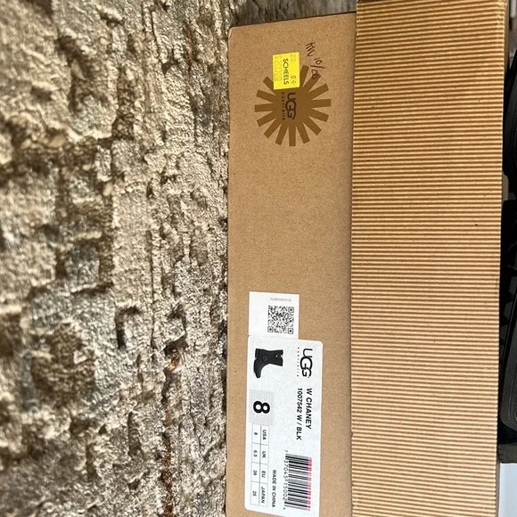 Ugg Chaney Boots - Picture 6 of 13